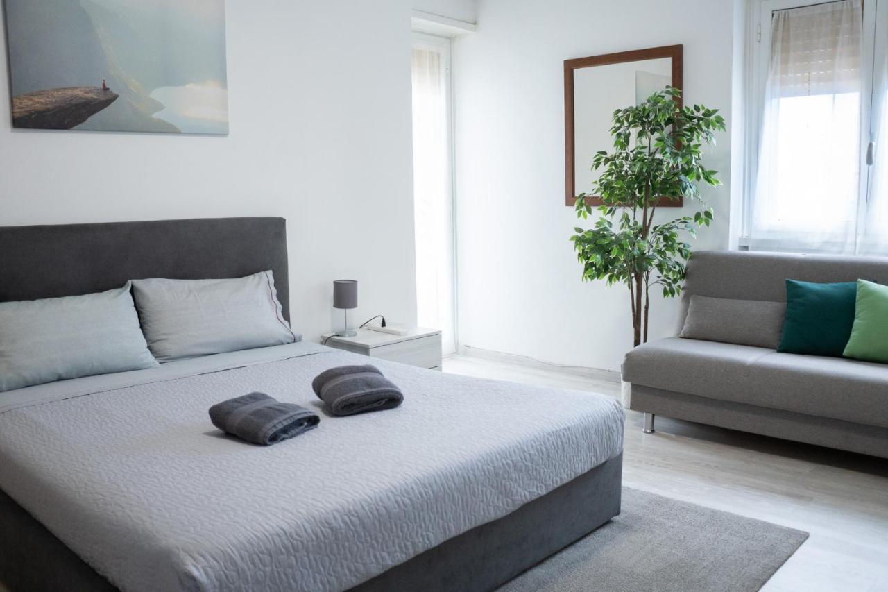 Nonna Pina Guest House Moderno Appartamento Vicino Metro AWifi,Netflix Rome Bagian luar foto