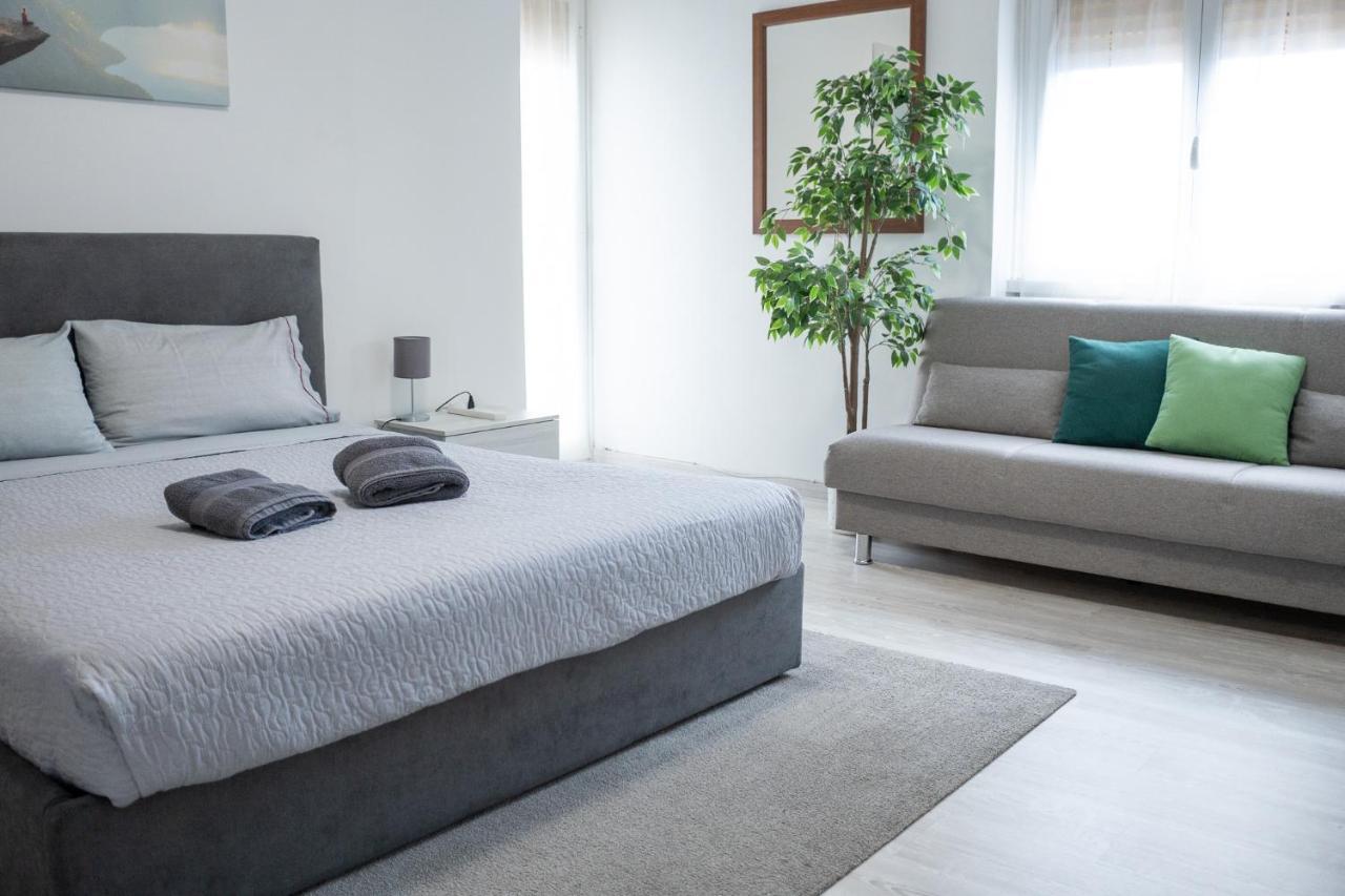 Nonna Pina Guest House Moderno Appartamento Vicino Metro AWifi,Netflix Rome Bagian luar foto